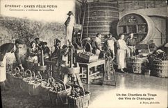 CPA Folklore Vigne Vendanges Epernay Caves Felix Potin Un des chantiers de tirage des vins de Champagne TOP