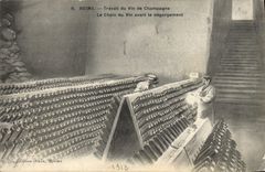 CPA Folklore Vigne Vendanges Reims Travail de vin de Champagne Le choix du vin avant le degorgement