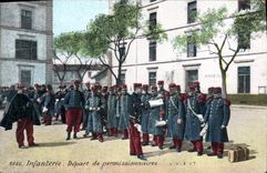 CPA Militaria Infanterie Depart des permissionnaires 