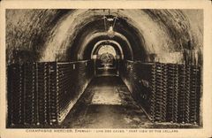 CPA Folklore Vin Vignobles Champagne Mercier Epernay Une des caves 