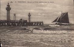 Postal PHARE Trouville Barca de pesca que vuelve a entrar en el lanzadas Barco