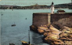 CPA Phare Marseille Le Chateau d'IF Le phare et vue sur Marseille 