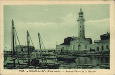 CPA Le Grau du Roi Ancien Phare de la douane Bateaux 