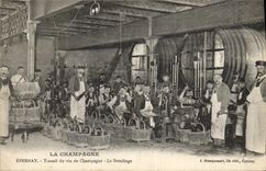 CPA Folklore Vin Vendange Champagne Epernay Travail du vinde Champagne Le bouchage 