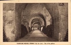 CPA Folklore Vin Vendange Champagne Mercier Epernay Une des caves