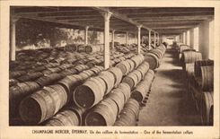 CPA Folklore Vin Vendange Champagne Mercier Epernay Un des celliers de fermentation
