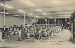 CPA Folklore Vin Vendange Champagne Moet & Chandon Mise en bouteilles