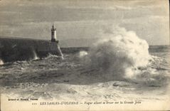 CPA Phare Les Sables d'Olonne Vague allant se briser sur la grande jetee 