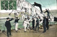 CPA Militaria La vie du Marin Etendage du linge 