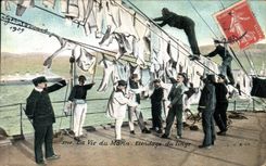 CPA Militaria La vie du Marin Etendage du linge 