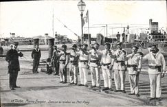 CPA Militaria La vie du Marin Toulon Exercice au revolver au Petit Rang 
