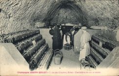 CPA Folklore Vigne Vin Vendanges Champagne Joseph Goulet Rue des Crayeres Reims Une galerie de vins en masses