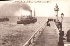 CPA Phare Trouville Le depart du bateau du havre