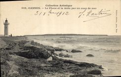 CPA Phare et la jetee par un coup de mer Cannes 