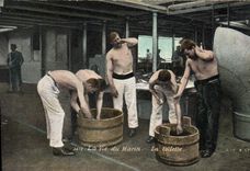 CPA Militaria La vie du Marin La toilette