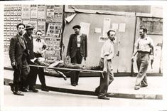 CPM Militaria Paris Liberation de Paris Transport d'un blesse pendant l'insurrection