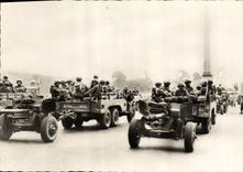 Modern Postcard Militaria Liberation of Paris the American field artillery places Harmony