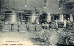 CPA Champagne Moet & Chandon La cuverie Vendangeoir Ste Helene