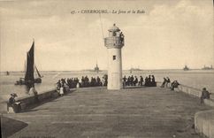 CPA Phare Cherbourg La jetee et la rade