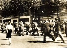 Vintage Postcards Militaria Of the German prisoners are take along by American soldiers