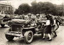 CPA Militaria Liberation de Paris Bienvenue aux Jeeps