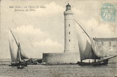 CPA Phare Cette Le phare St Louis Bateaux de peche