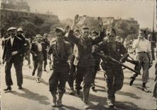 CPM Militaria Un prisonnier allemand est emmene par les FFI