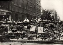 CPM Militaria Paris Barricade Rue Saint Jacques