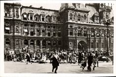 CPM Militaria Paris Bataille a l'Hotel de Ville Liberation de Paris