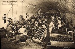 CPA Folklore Vin Vendanges Champagne Moet & Chandon Chantiers de degorgement 
