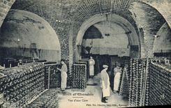 CPA Folklore Vin Vendanges Champagne Moet & Chandon Vue d'une cave 