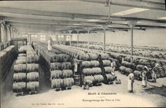 CPA Folklore Vin Vendanges Champagne Moet & Chandon Emmagasinage des vins en futs 