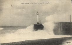 CPA Phare un jour de tempete Dieppe