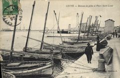 CPA Phare Cette Bateaux de peche et phare Saint Louis Bateaux