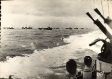 Modern Postcards Militaria Debarquement of Normandy the buildings of the Royal Navy escort the units of unloading