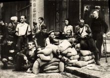 Modern Postcard Militaria Liberation of Paris Barricades with the district of the ISCED