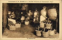 CPA Folklore Vin Vendange Champagne Mumm Le degorgement 