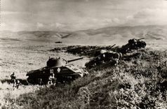 CPM Militaria De Tunis a Sienne Les troupes francaies rearmees s'entrainent Tank