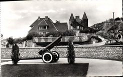 CPM Militaria Arromanches Port Winston Port amphibie Bateau amphibie ayant servi au debarquement