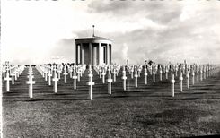 CPM Militaria Saint Laurent sur Mer La chapelle du cimetiere americain