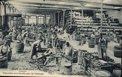 CPA Folklore Vin Vendange Champagne Moet & Chandon Preparation de la Futaille pour les vendanges