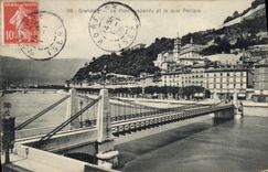 CPA Pont suspendu et le Quai Perriere Grenoble