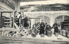 CPA Folklore Vin Vendange Champagne Exposition de Bruxelles 1910 Pavillon Moet & Chandon Moines Pressurage en 1710