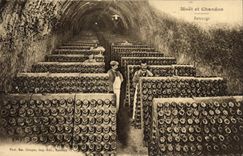 CPA Folklore Vin Vendange Champagne Moet & Chandon Remuage