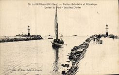 Vintage Postcard Headlight Grau of King Entree of the port the two piers Boat