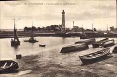 Vintage Postcard Phare Ouistreham before port has low tide Boats
