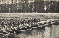Modern Postcard Militaria Bridge of boats