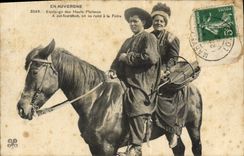 Vintage Postcard Folklore Auvergne Crew of the high plateaus Horse