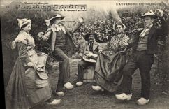 CPA Folklore Auvergne La Bourree 