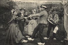 CPA Folklore Auvergne La Bourree 